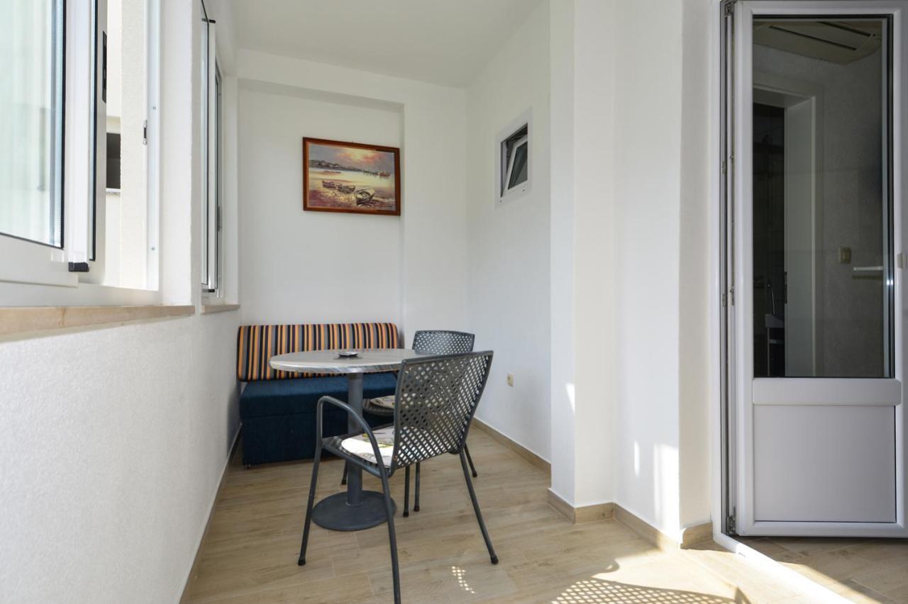 Apartmani Dina Makarska Eksteriør bilde